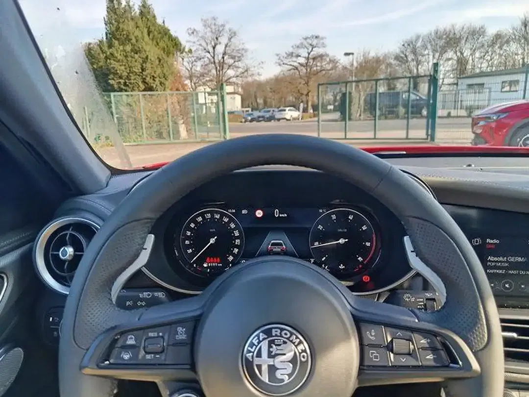 Alfa Romeo Giulia Q4 Veloce - Thumbnail 9