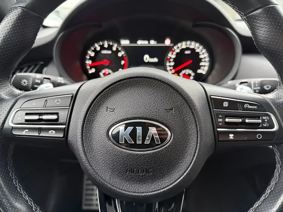 Kia Stinger 3.3 Turbo AWD GT - Thumbnail 14