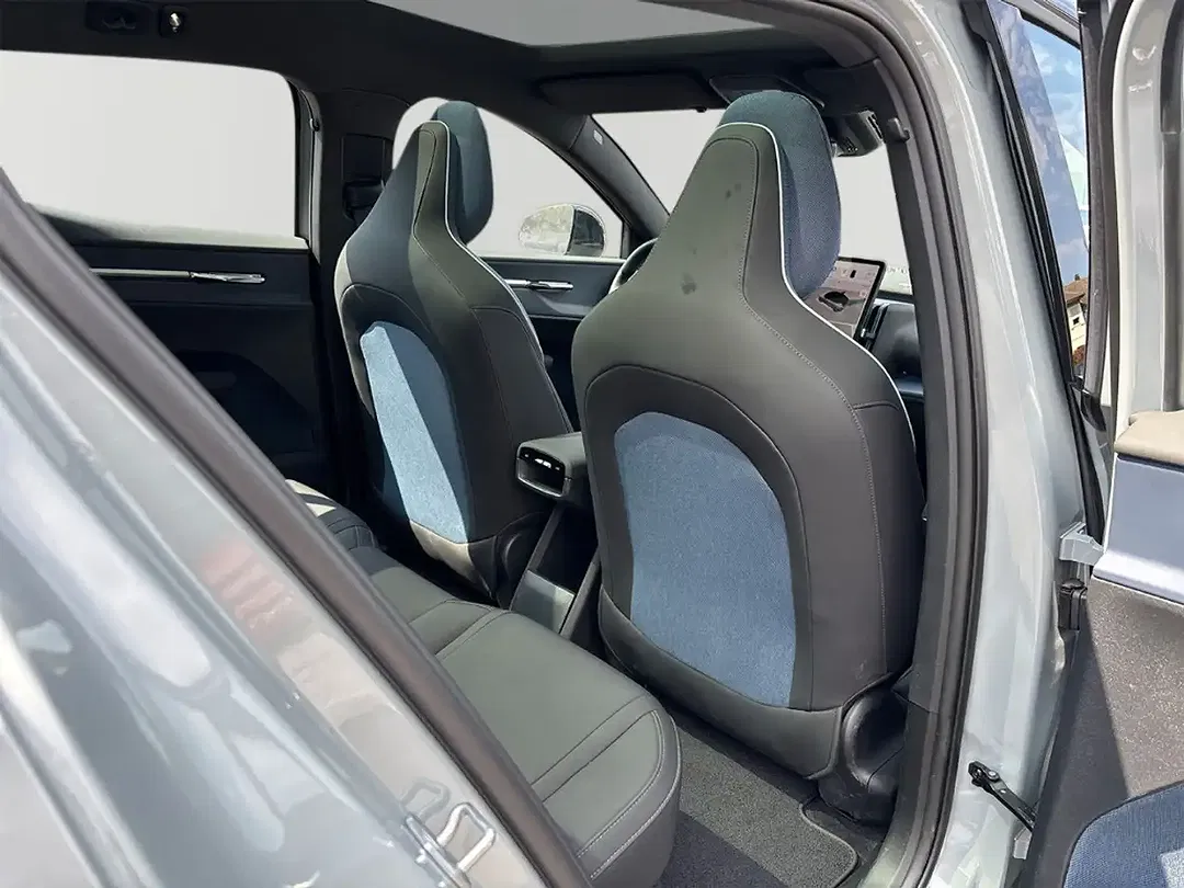 Volvo EX30 AWD Twin Motor Performance Cross Country Ultra - Thumbnail 5