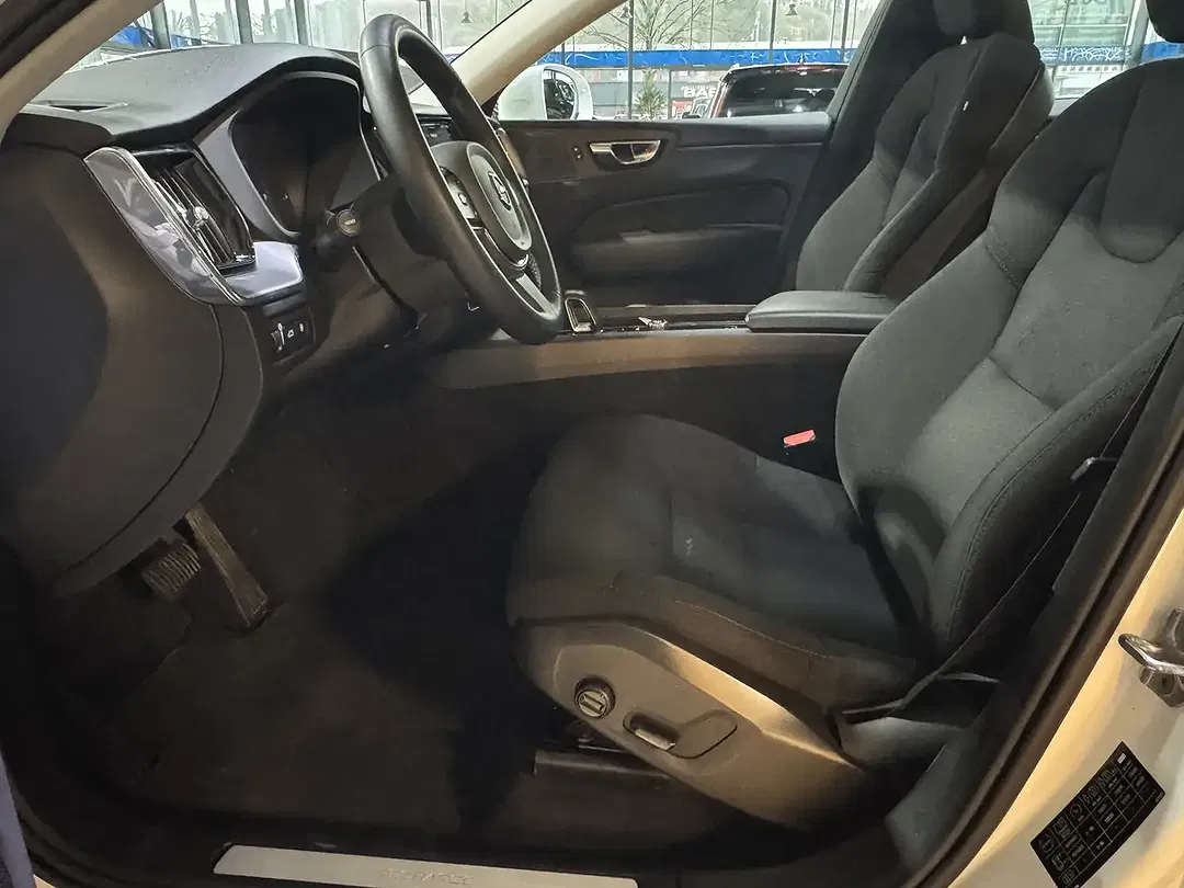 Volvo XC60 Hybrid AWD Inscription Expression - Thumbnail 7