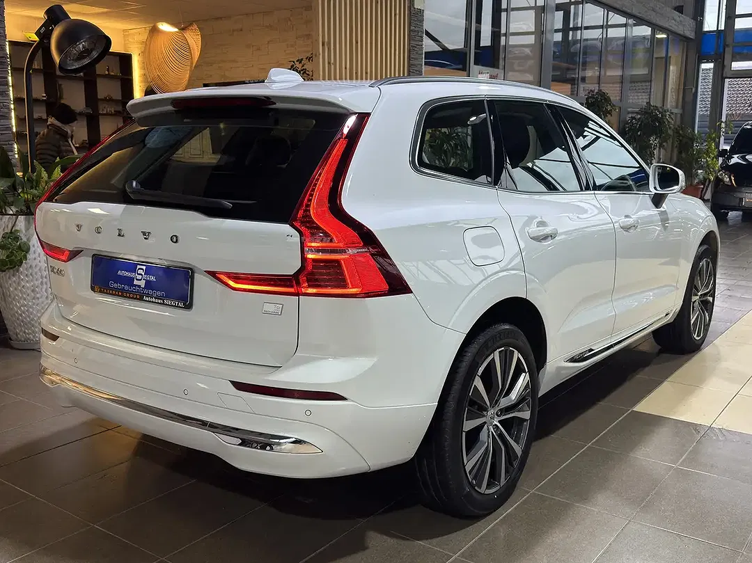 Volvo XC60 Hybrid AWD Inscription Expression - Thumbnail 4