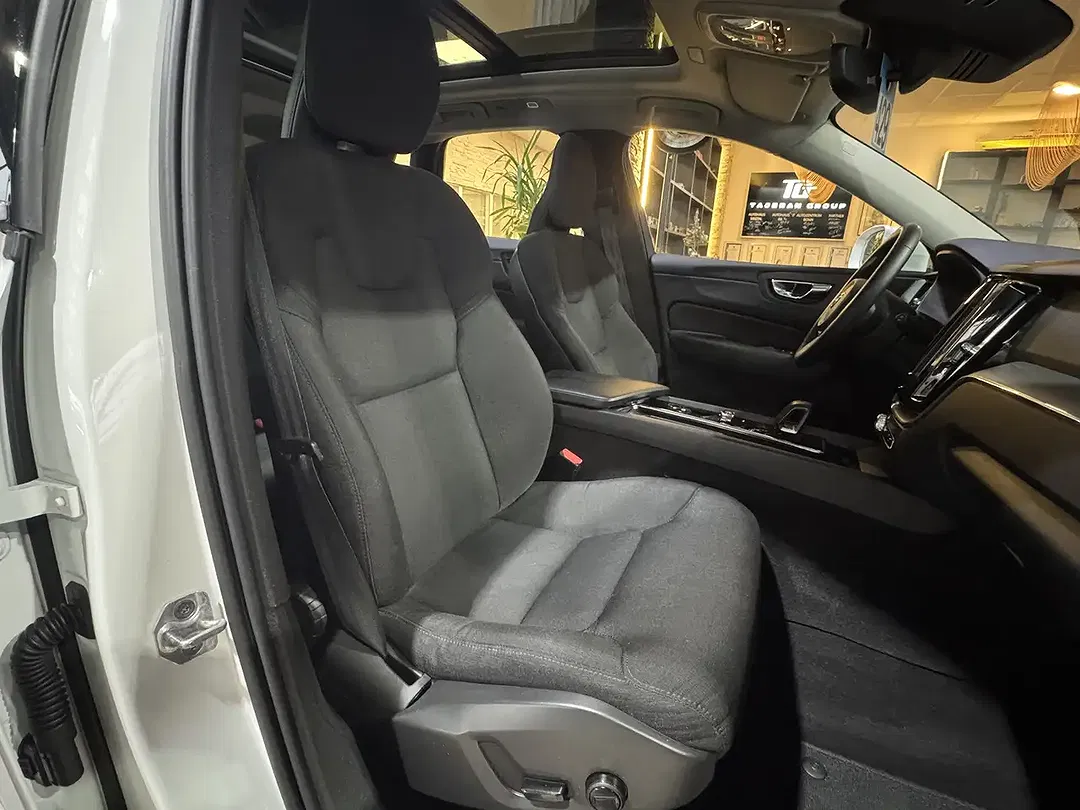 Volvo XC60 Hybrid AWD Inscription Expression - Thumbnail 5