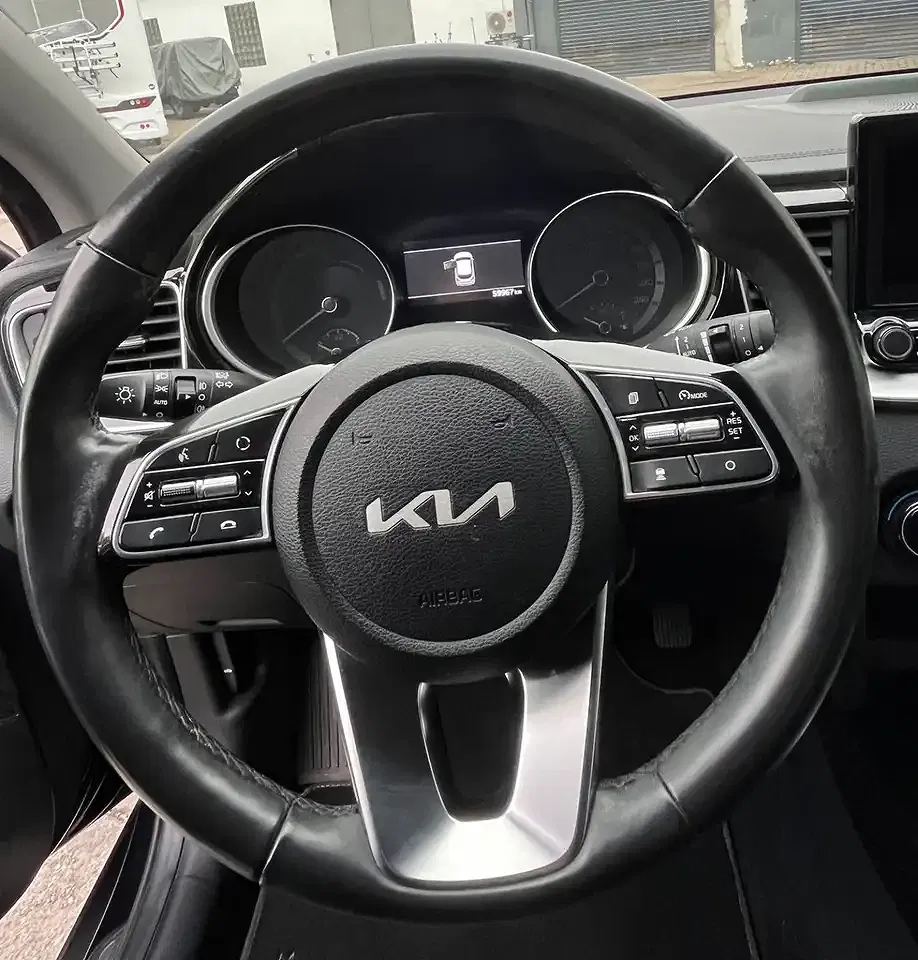 Kia XCeed PHEV Hybrid Spirit - Thumbnail 14