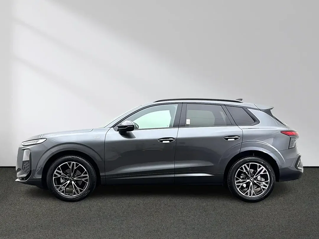 Audi Q3 TFSI MHEV S tronic S line - Afbeelding 1