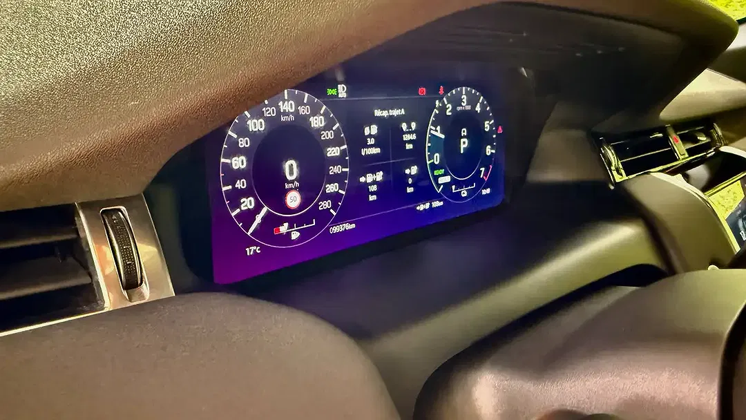 Land Rover Discovery Sport P300e 4x4 Pro - Thumbnail 18