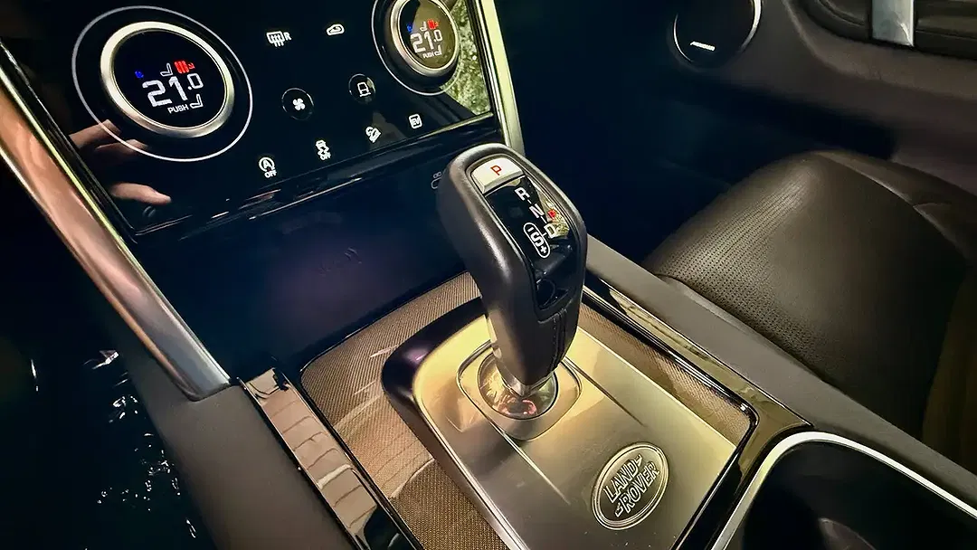 Land Rover Discovery Sport P300e 4x4 Pro - Thumbnail 22