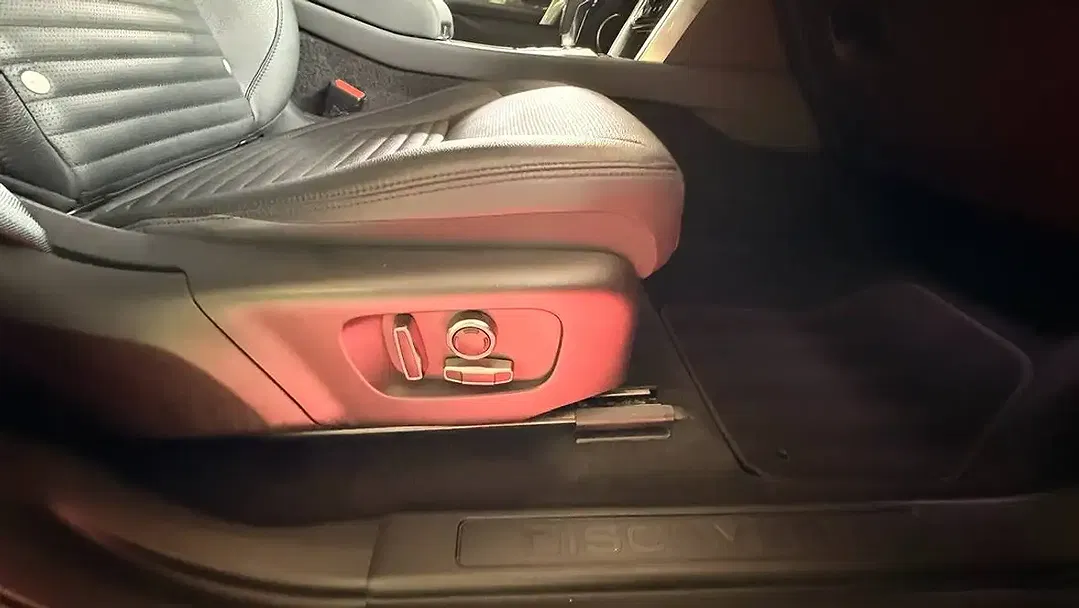 Land Rover Discovery Sport P300e 4x4 Pro - Thumbnail 33