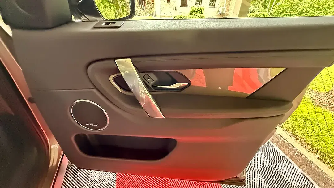Land Rover Discovery Sport P300e 4x4 Pro - Thumbnail 34