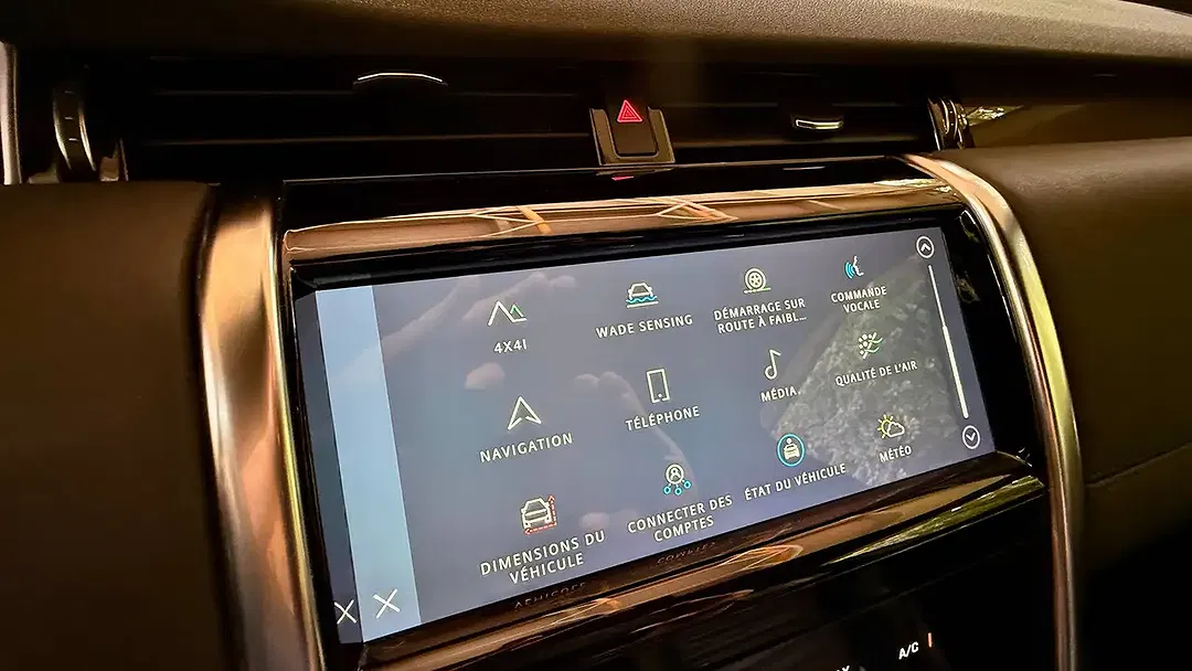 Land Rover Discovery Sport P300e 4x4 Pro - Thumbnail 42