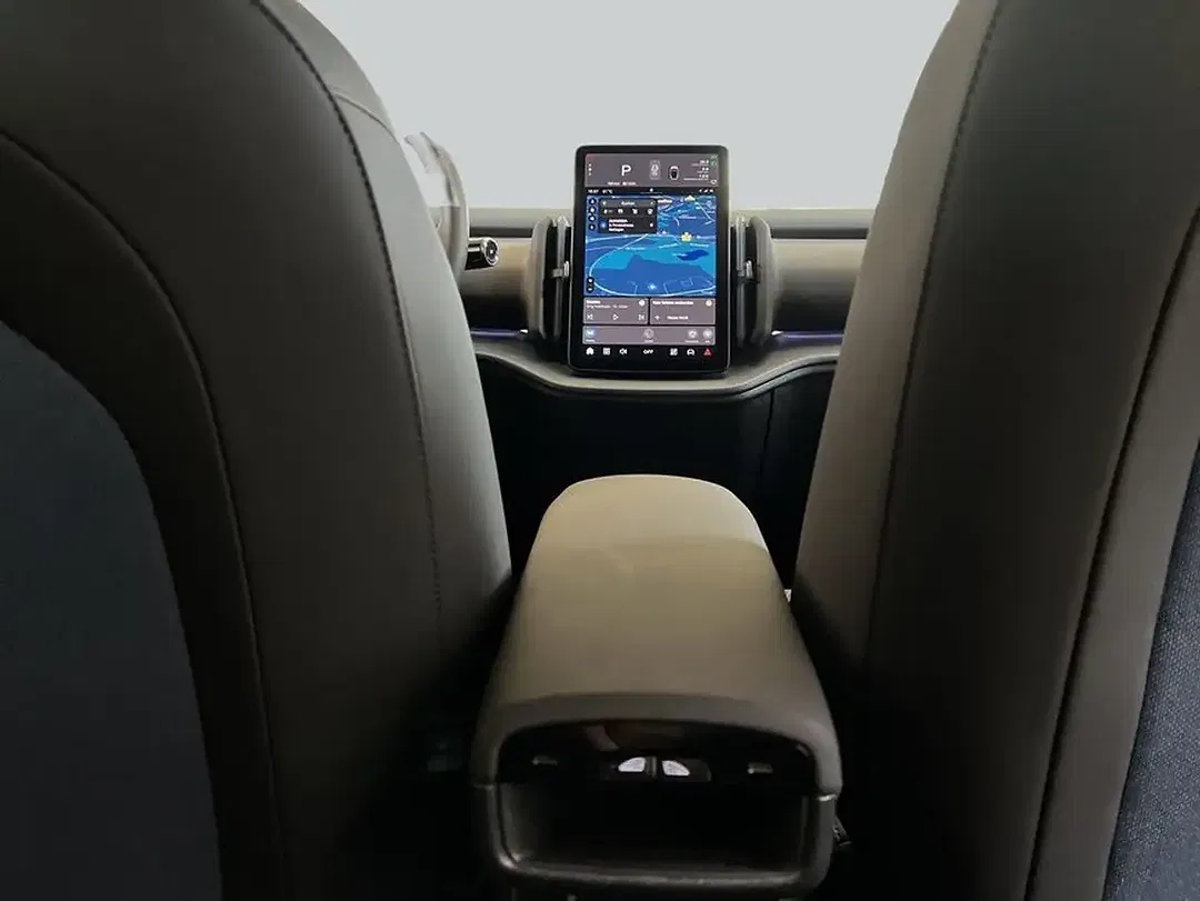 Volvo EX30 AWD Twin Motor Performance Plus - Thumbnail 13