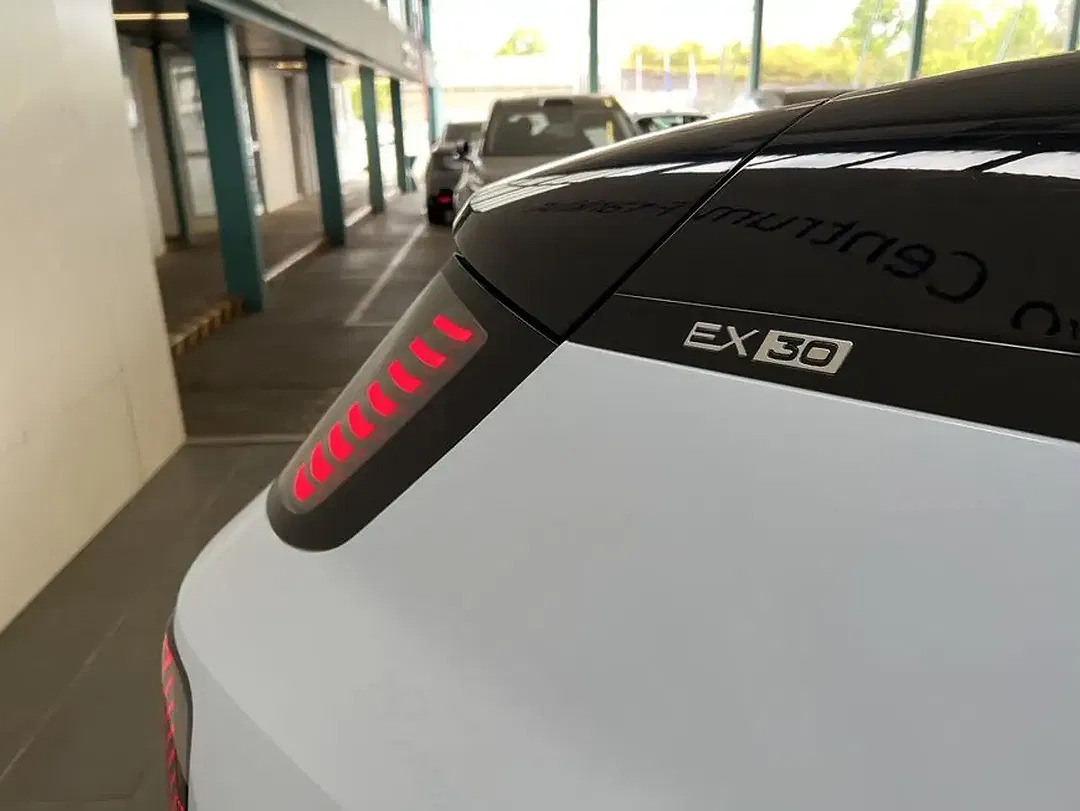Volvo EX30 AWD Twin Motor Performance Plus - Thumbnail 20