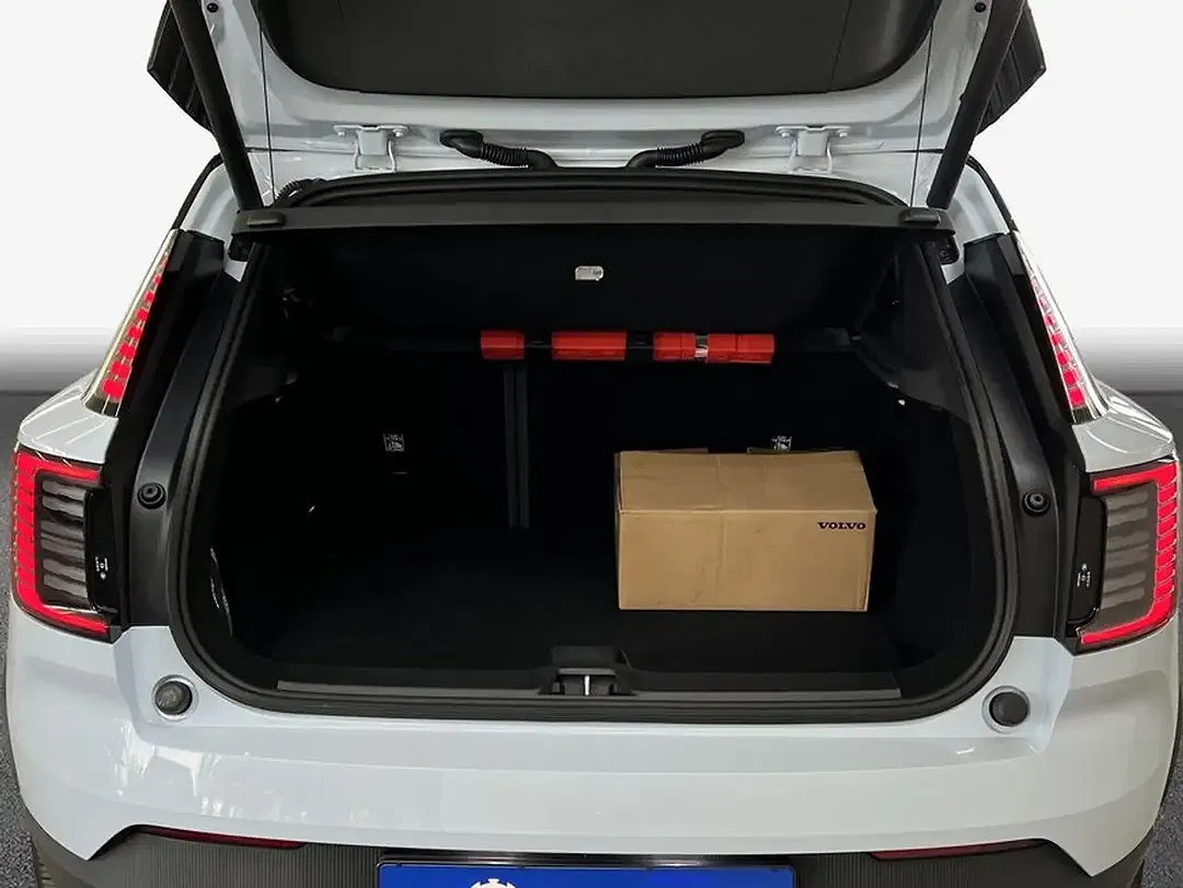 Volvo EX30 AWD Twin Motor Performance Plus - Thumbnail 7