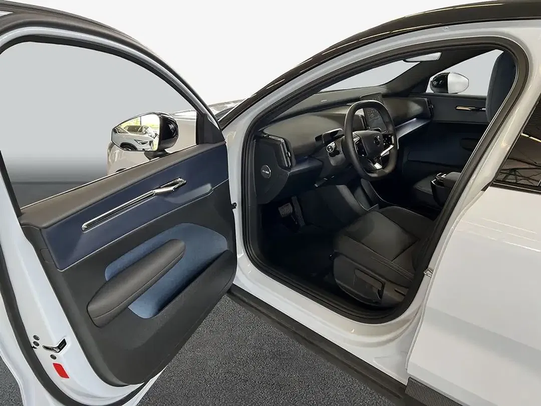 Volvo EX30 AWD Twin Motor Performance Plus - Thumbnail 8
