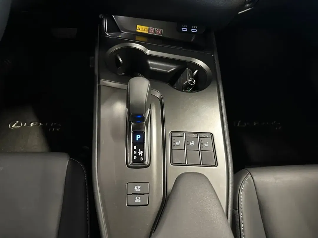 Lexus UX 300h F SPORT Design - Thumbnail 14