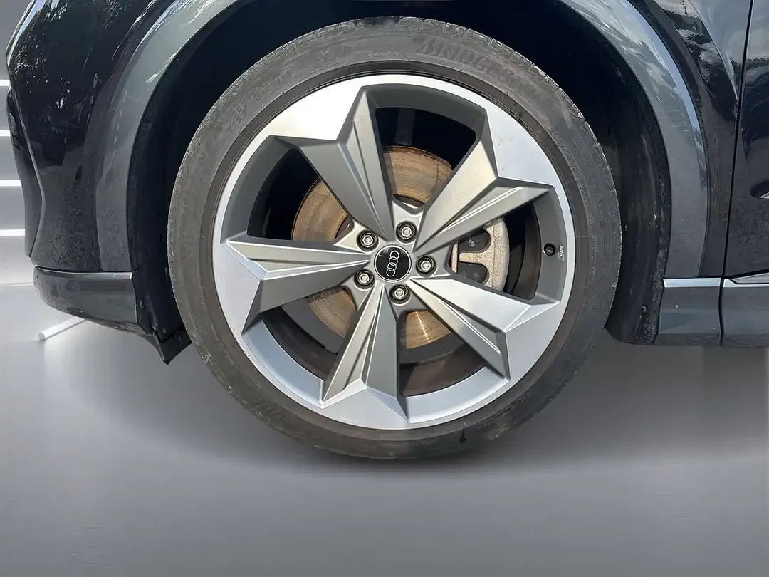 Audi Q4 e-tron S line - Thumbnail 4