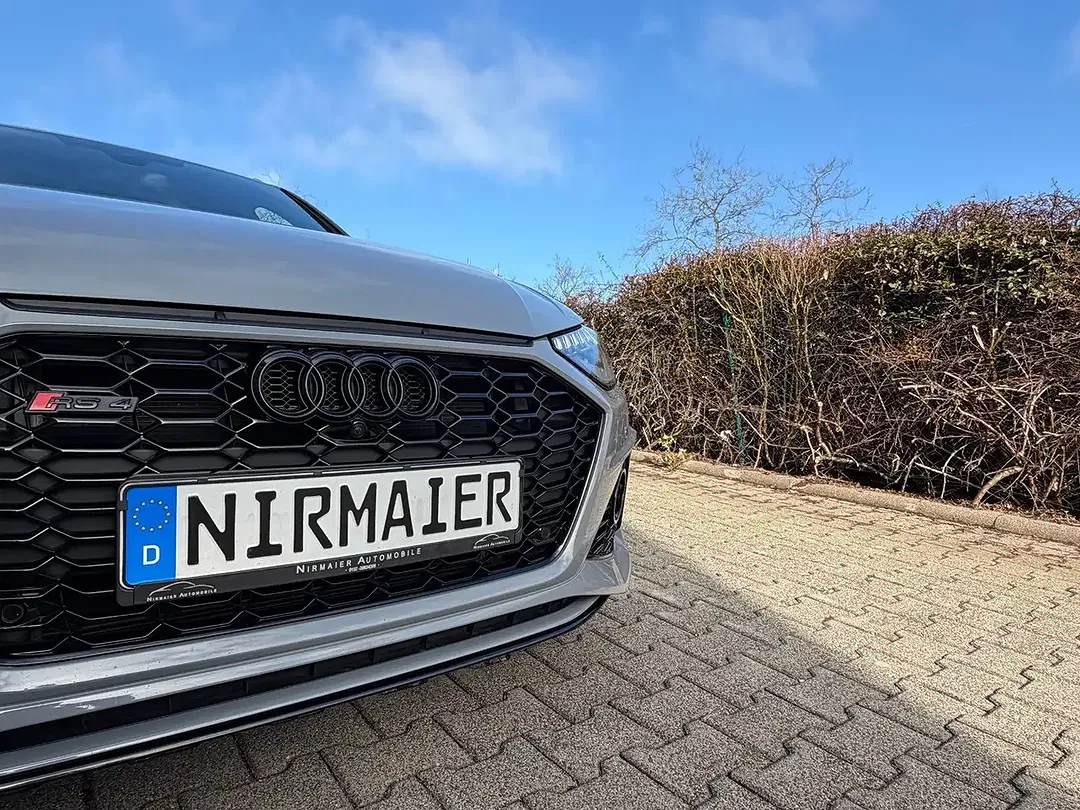 Audi RS4 - Thumbnail 10