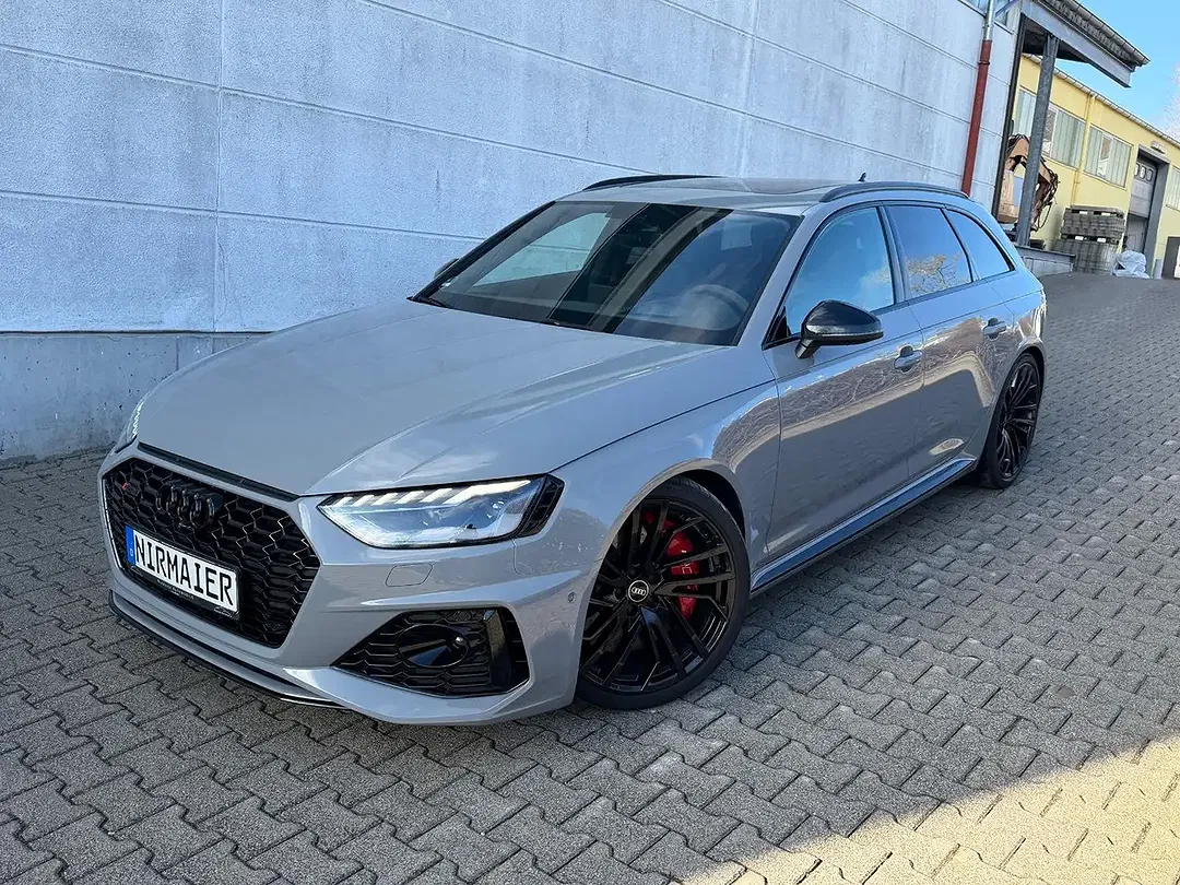 Audi RS4 - Thumbnail 3