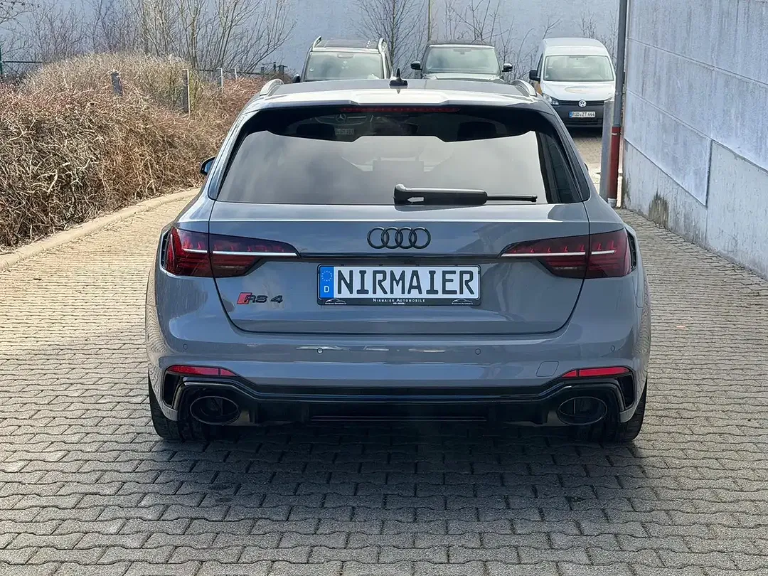 Audi RS4 - Thumbnail 5