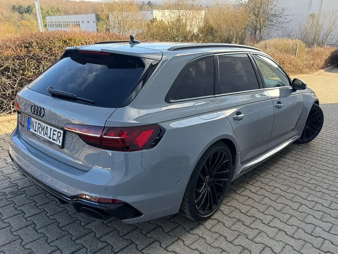 Audi RS4 - Thumbnail 7