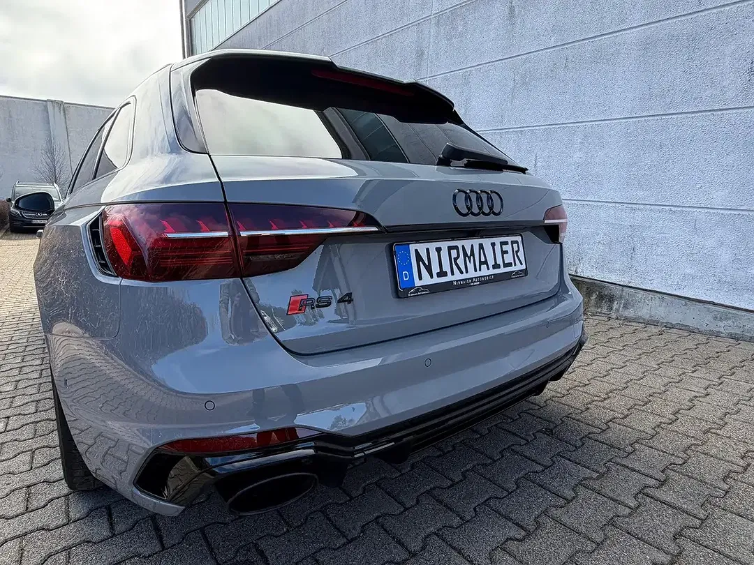 Audi RS4 - Thumbnail 9