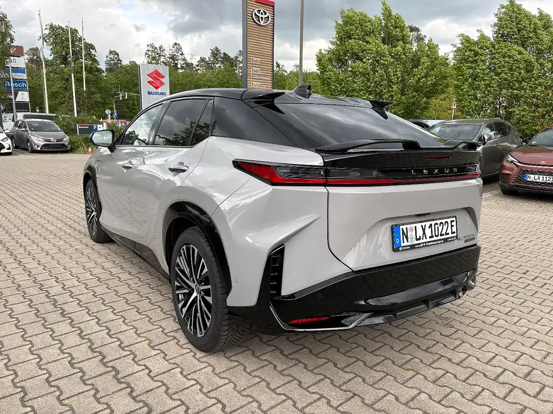Lexus RZ DIRECT4 F SPORT - Thumbnail 3