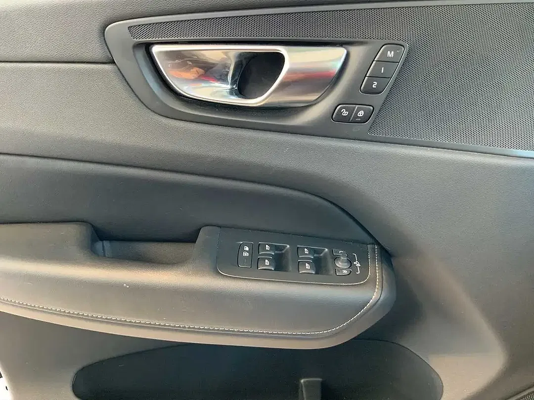 Volvo XC60 T6 PHEV AWD Plus - Thumbnail 14