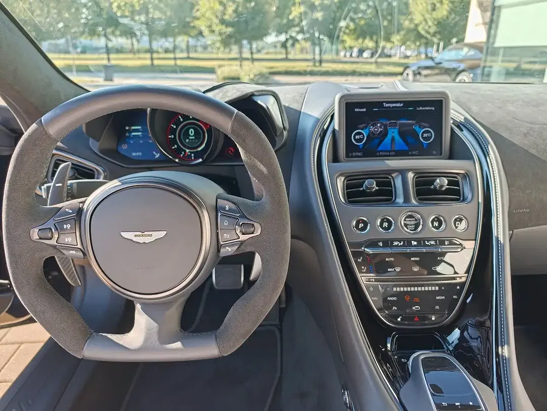 Aston Martin DBS 770 5.2 V12 Ultimate - Thumbnail 14