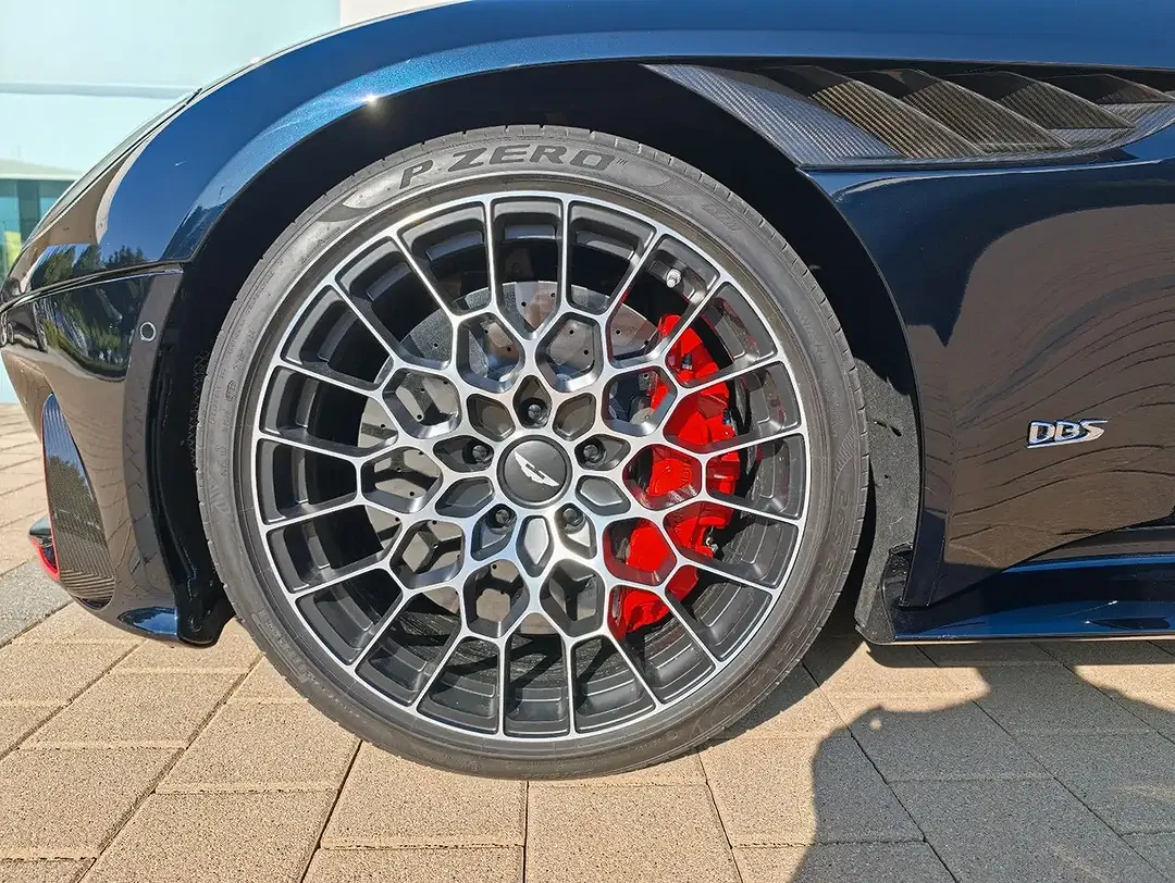Aston Martin DBS 770 5.2 V12 Ultimate - Thumbnail 8
