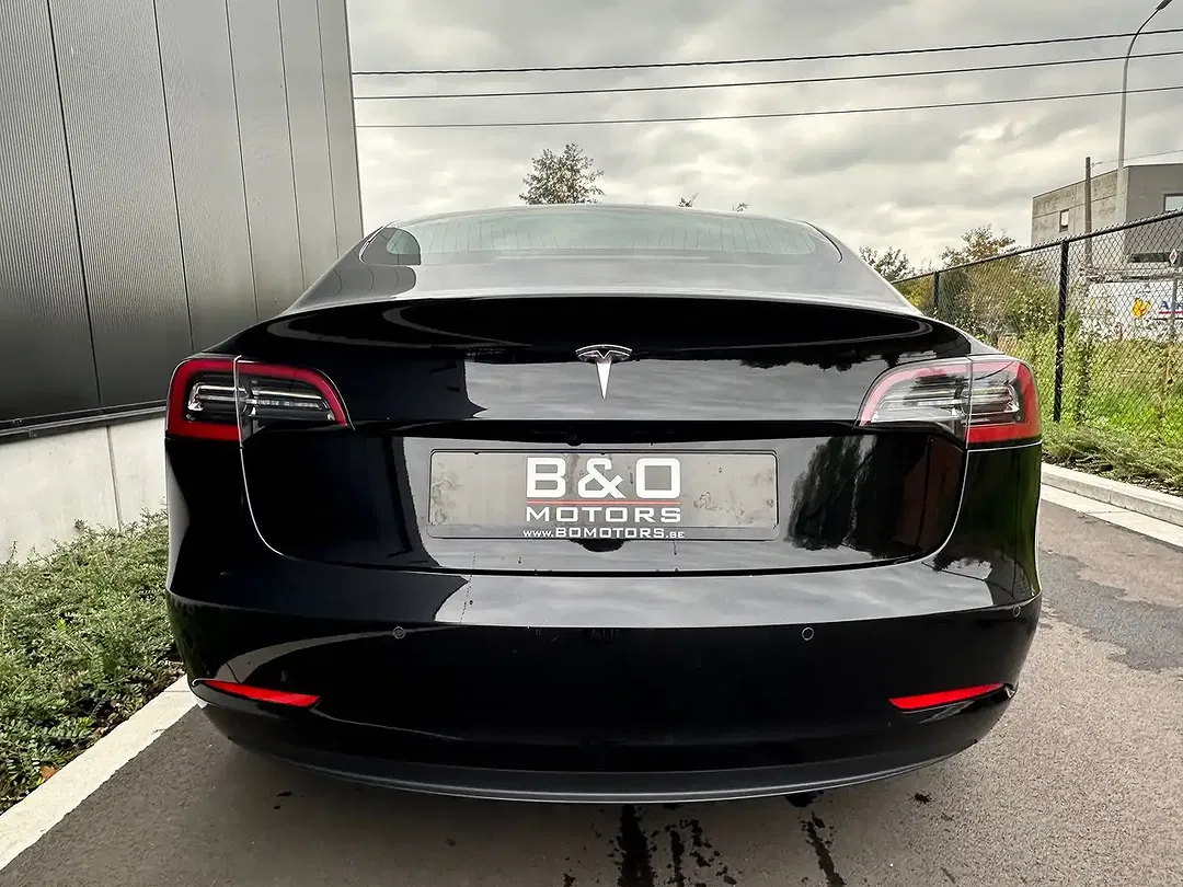Tesla Model 3 Standard Range Plus - Thumbnail 11