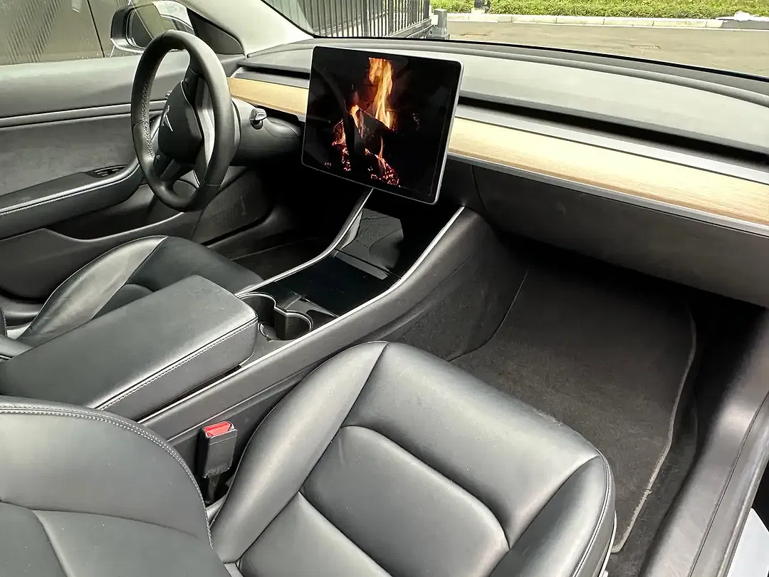 Tesla Model 3 Standard Range Plus - Thumbnail 4