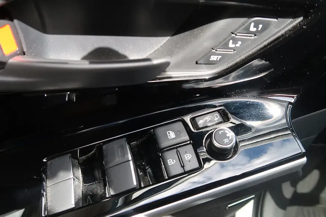 Subaru Solterra 71.4 kWh AWD - Thumbnail 12
