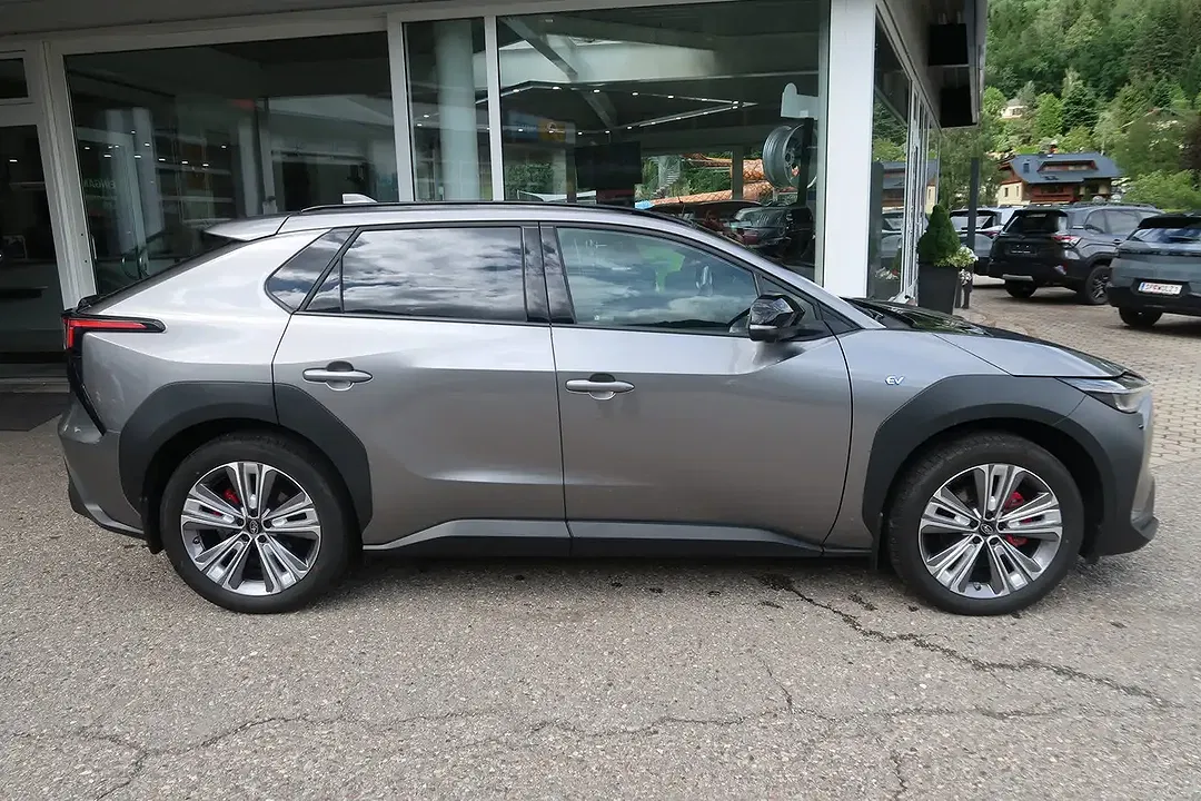 Subaru Solterra 71.4 kWh AWD - Thumbnail 4