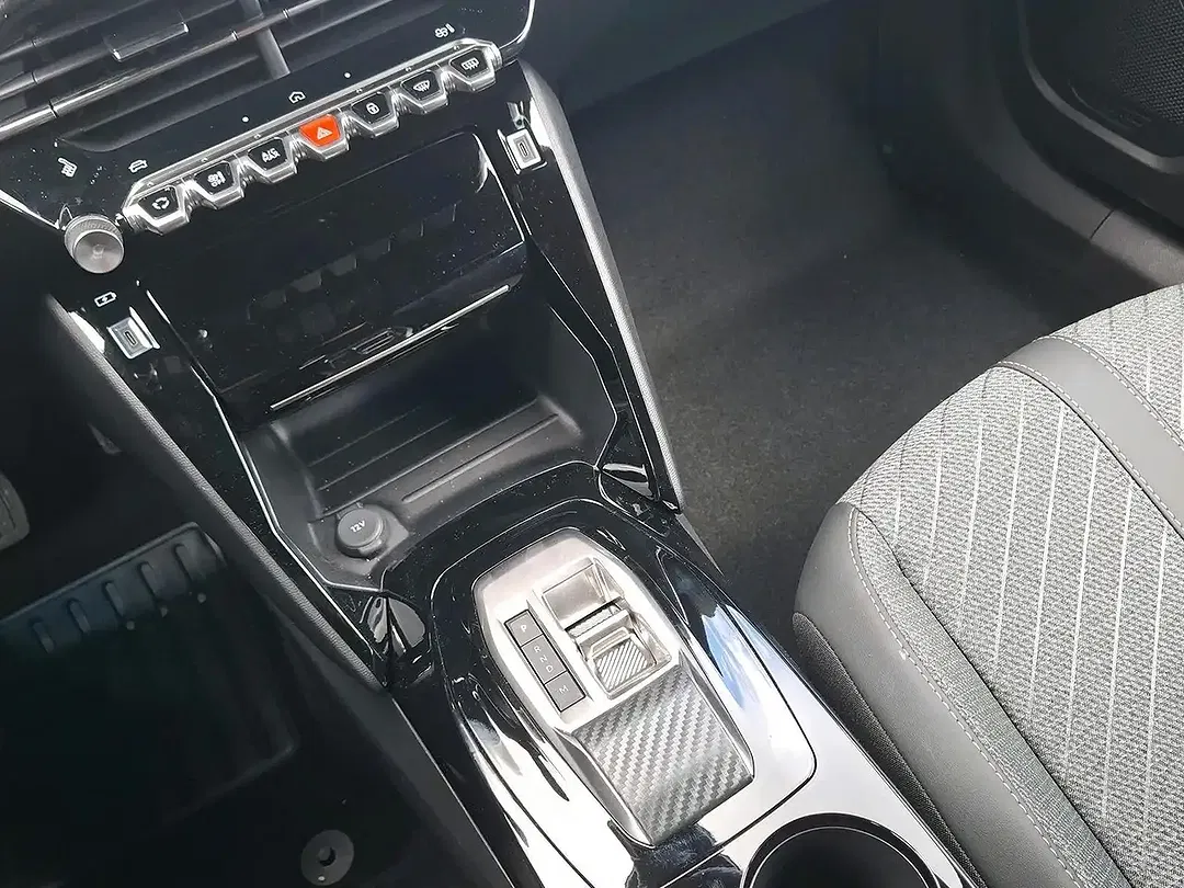 Peugeot 2008 145 e-DSC6 Hybrid Allure - Thumbnail 11