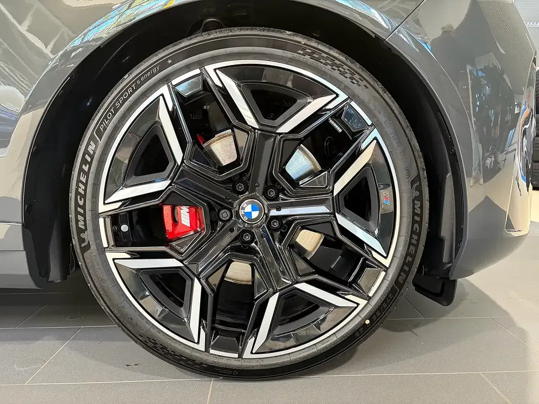 BMW X5 xDrive M - Thumbnail 21
