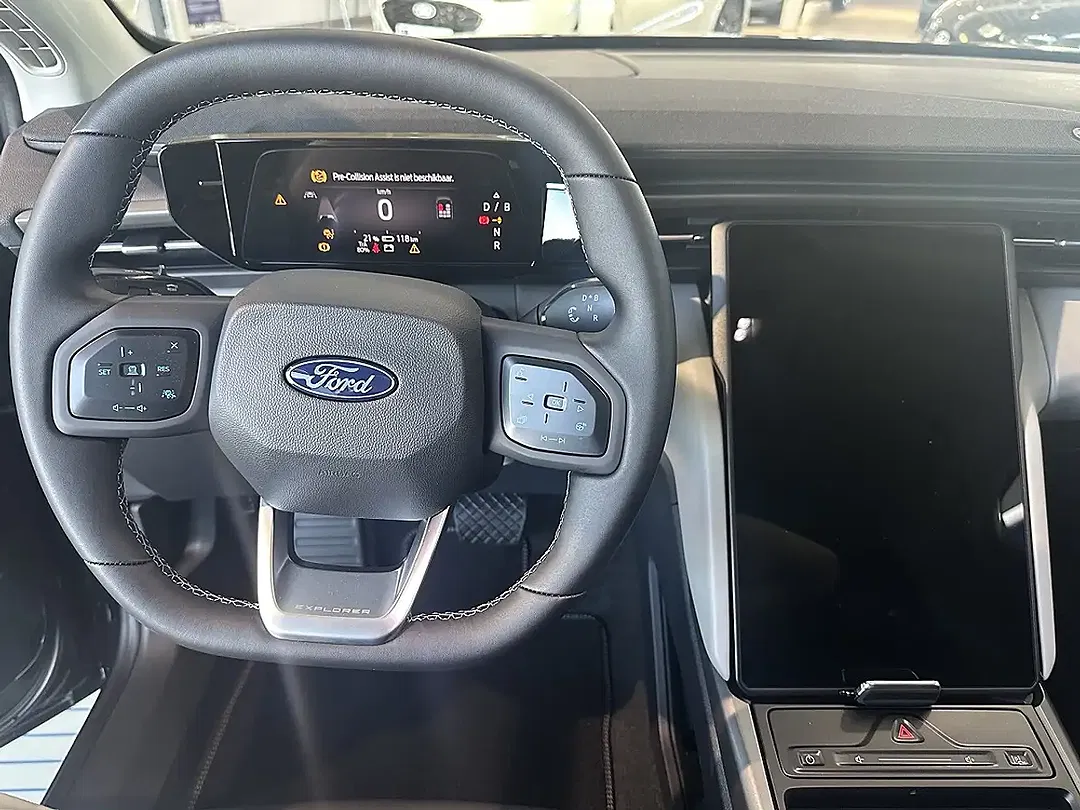 Ford Explorer Select - Thumbnail 10