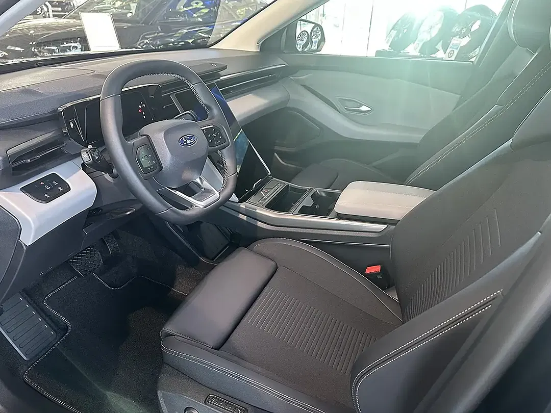 Ford Explorer Select - Thumbnail 4