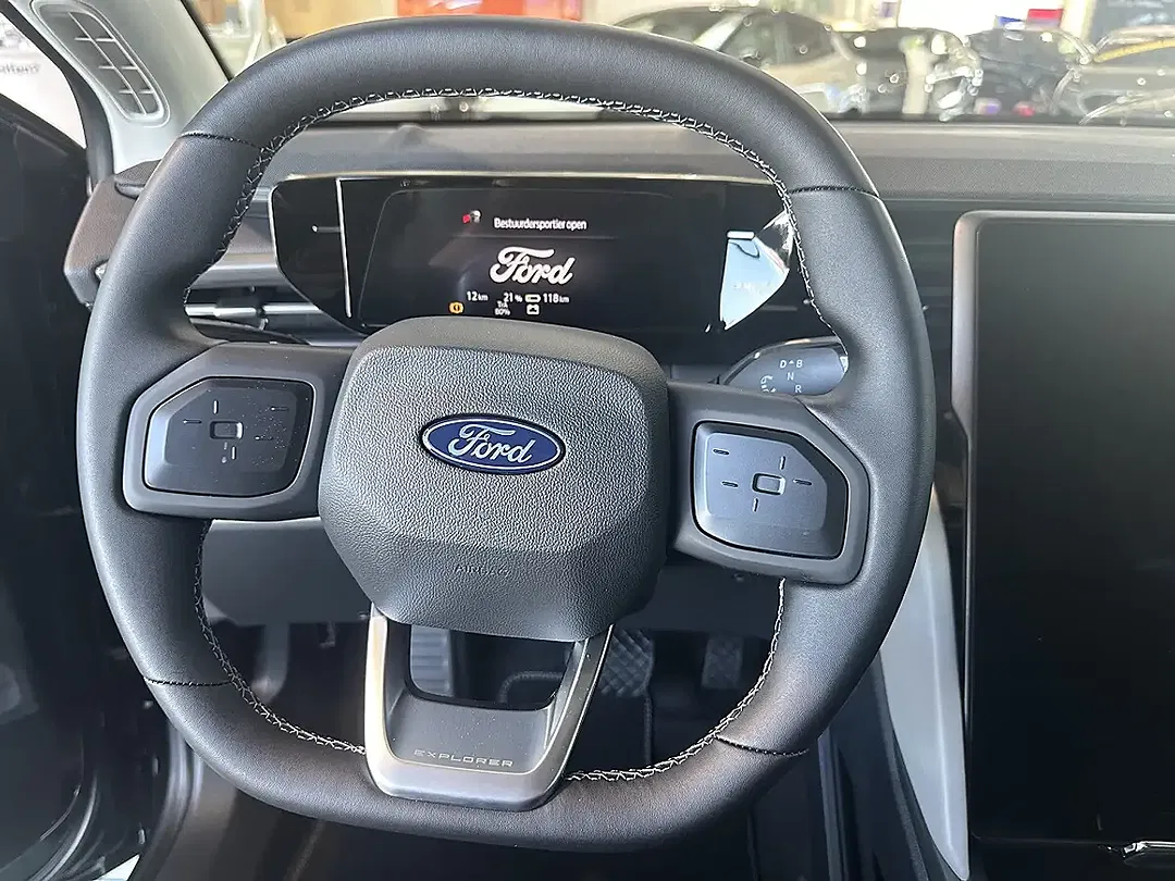 Ford Explorer Select - Thumbnail 8