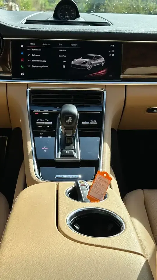 Porsche Panamera E-Hybrid 4 Sport Turismo S - Thumbnail 13