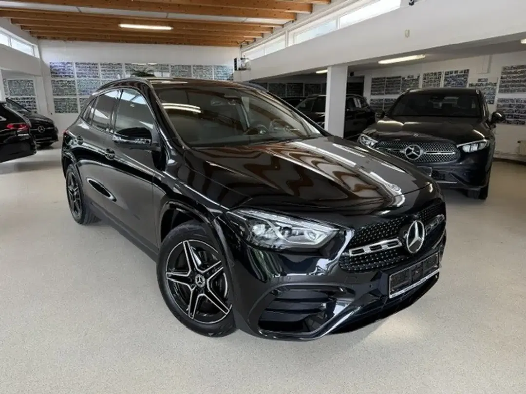 Mercedes-Benz GLA 200 AMG Night - Thumbnail 3