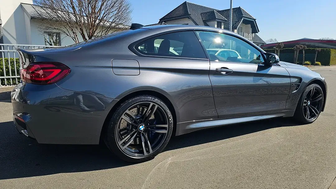 BMW M4 Competition - Thumbnail 3