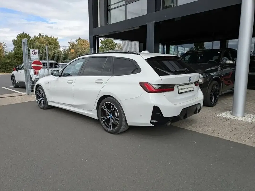 BMW 320 Touring M Sport - Thumbnail 3
