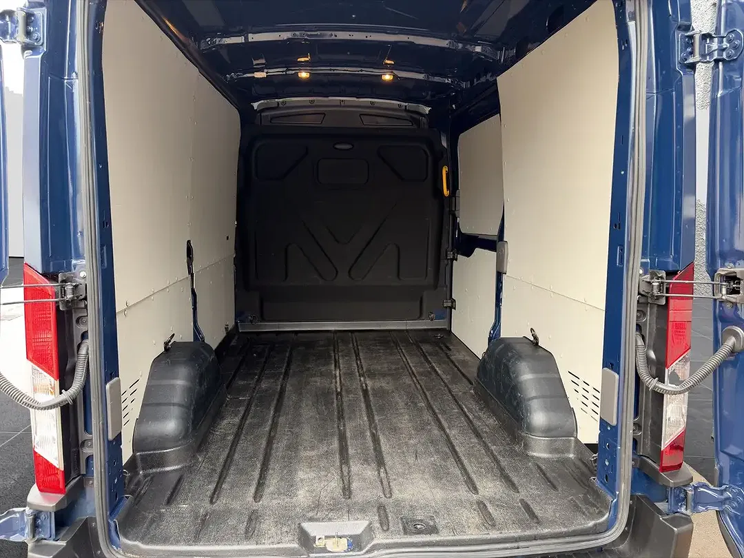 Ford Transit 350 L2H2 - Thumbnail 9