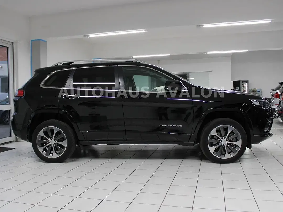 Jeep Cherokee 2.2 4x4 Overland - Thumbnail 3
