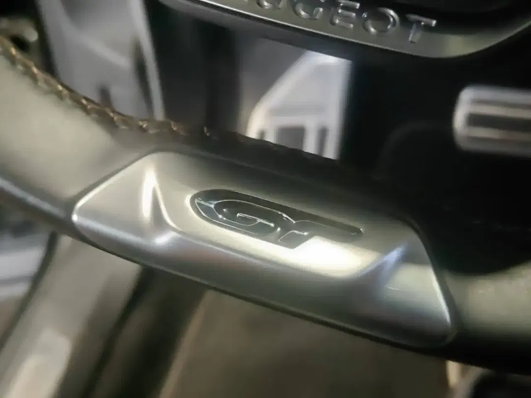 Peugeot 3008 225 Hybrid PHEV GT - Thumbnail 2