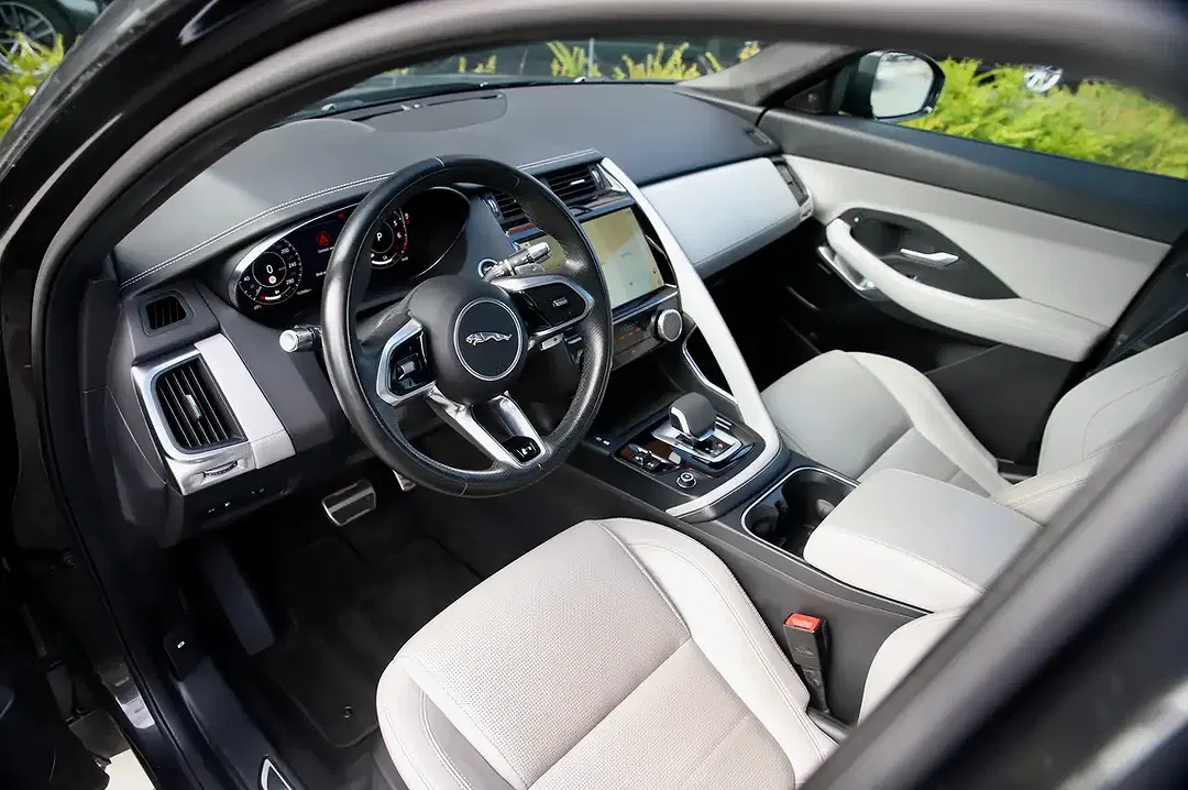 Jaguar E-Pace P300e R-Dynamic S - Thumbnail 13