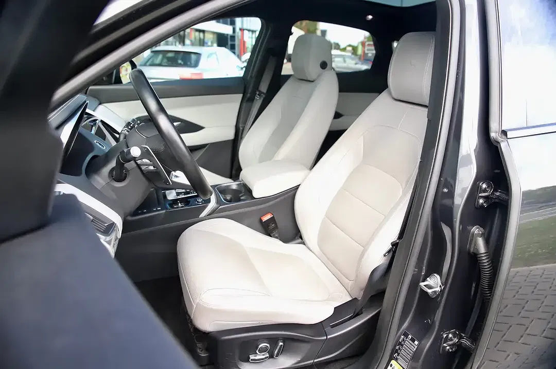 Jaguar E-Pace P300e R-Dynamic S - Thumbnail 14