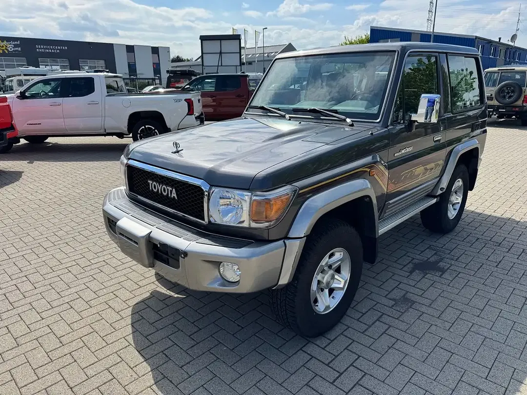 Toyota Land Cruiser - foto 1