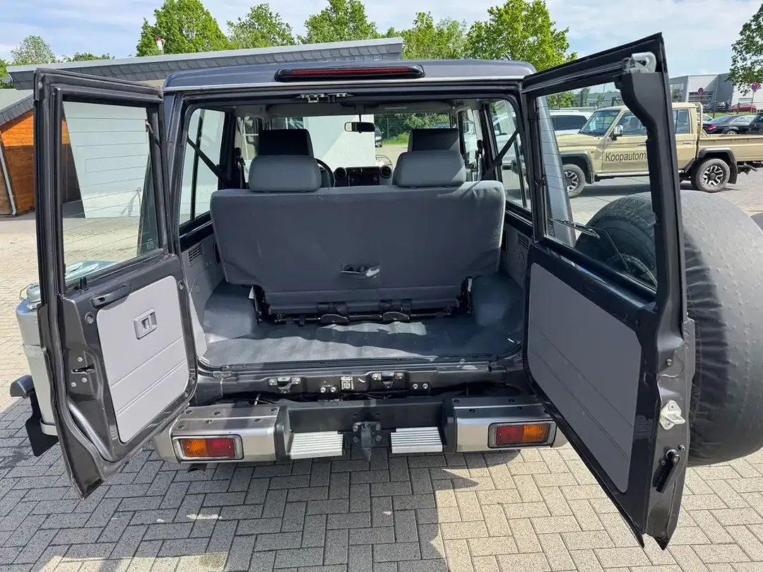 Toyota Land Cruiser - Thumbnail 14