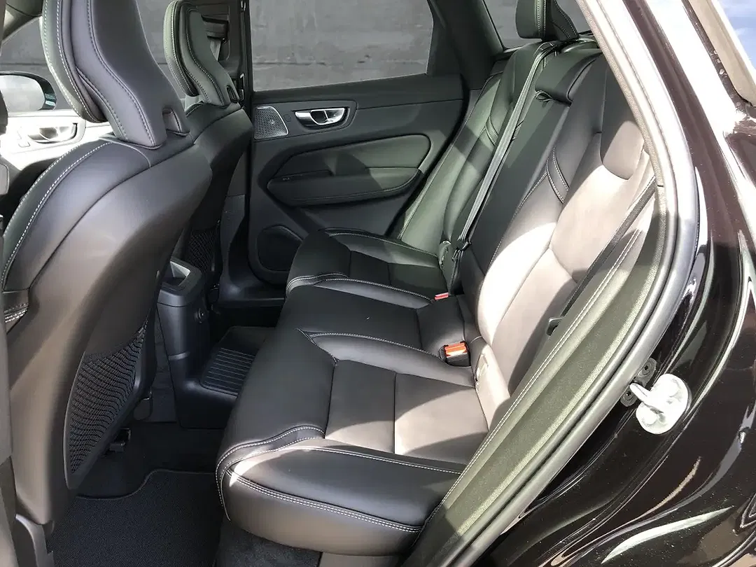 Volvo XC60 T6 PHEV AWD Ultra Black Edition - Thumbnail 12