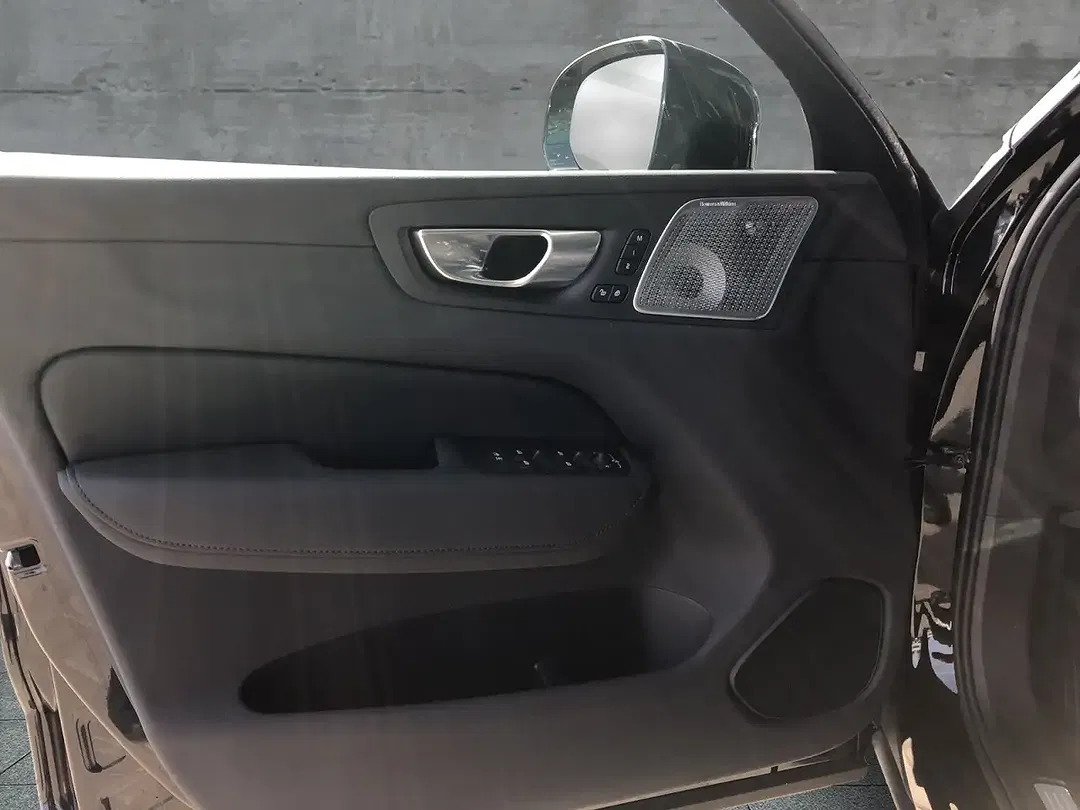 Volvo XC60 T6 PHEV AWD Ultra Black Edition - foto 15
